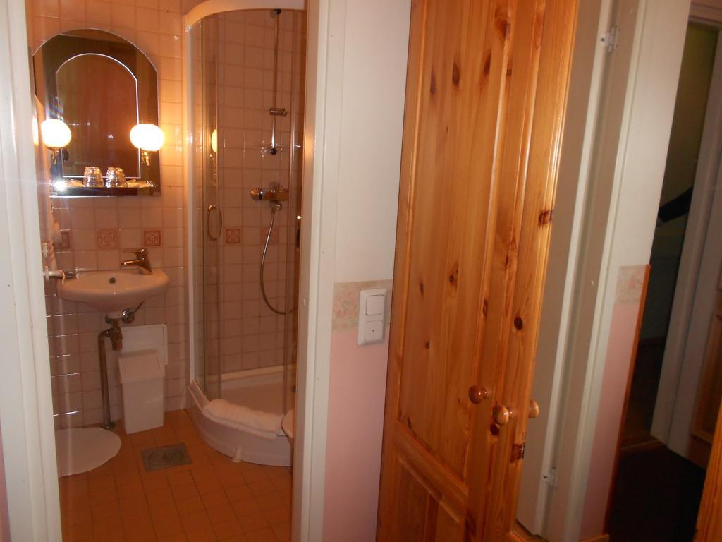 Poska Villa Guesthouse Таллінн Номер фото